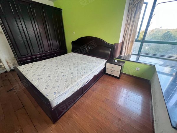 上海闵行老闵行天星苑近地铁一号线,步行80米,朝南大飘窗,采光好,实地