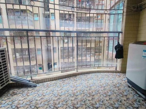 深圳布吉南岭荔枝花园大四房两厅两卫 价格便宜 拎包入住 丹竹头地铁