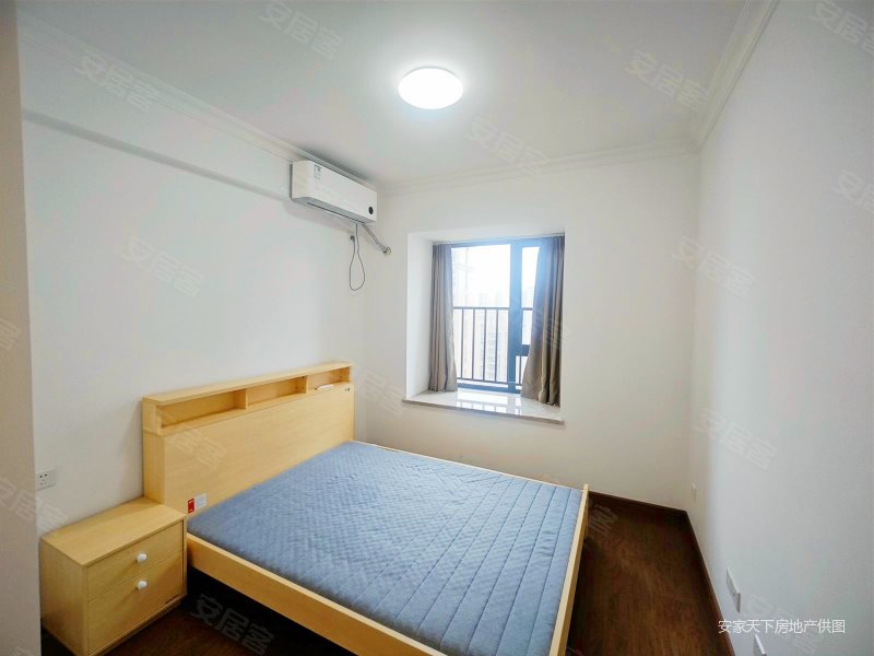 双卫 精装好房 有电梯 商业配套成熟 南北通透,招商东城华府二手房