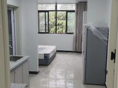 出租家和苑北丝网城小区内单身公寓可短租750至1000可月付