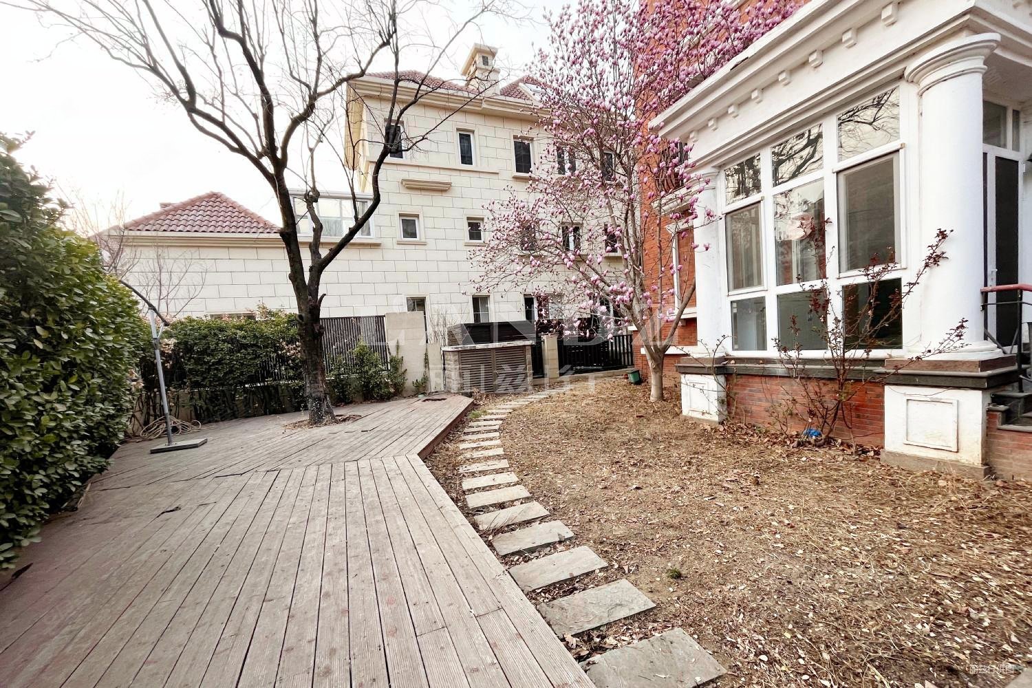 丽宫别墅5室5厅7卫685㎡东5799万