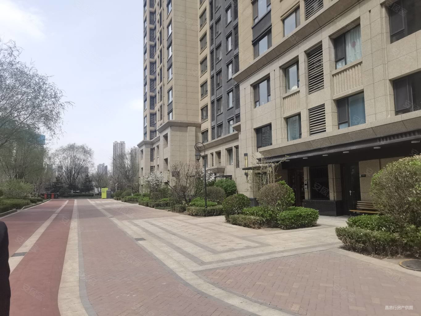 保利海德公园3室2厅2卫118㎡南北135万