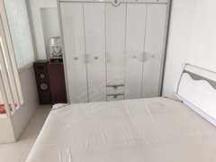 秦皇岛海港人民广场和苑小区，可押一付一，精装修，家具家电齐全拎包入住出租房源真实图片