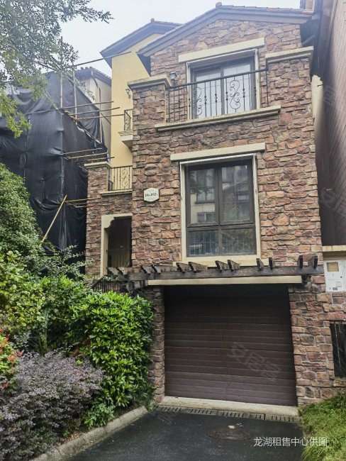 龙湖龙誉城别墅区8室6厅5卫323㎡南北900万
