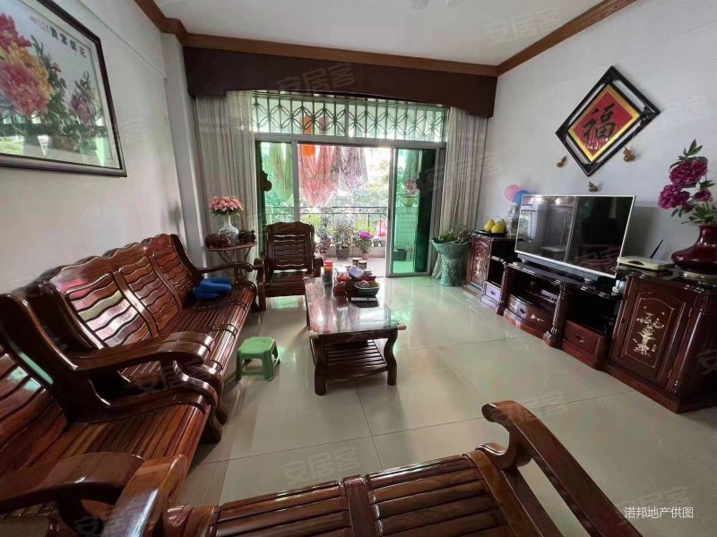 聚龙花园  电梯3房  130万 户型好