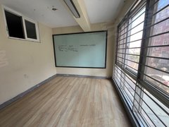 濮阳华龙濮阳站出租一二楼复试187平带院子,2500一个月,办gong出租房源真实图片