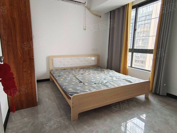 南宁西乡塘大学东路中旭天悦西乡塘地铁口附近中旭天悦小区32楼精装三