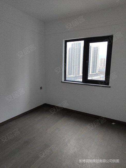 德信旭辉御宸府13951平320万4室2厅2卫