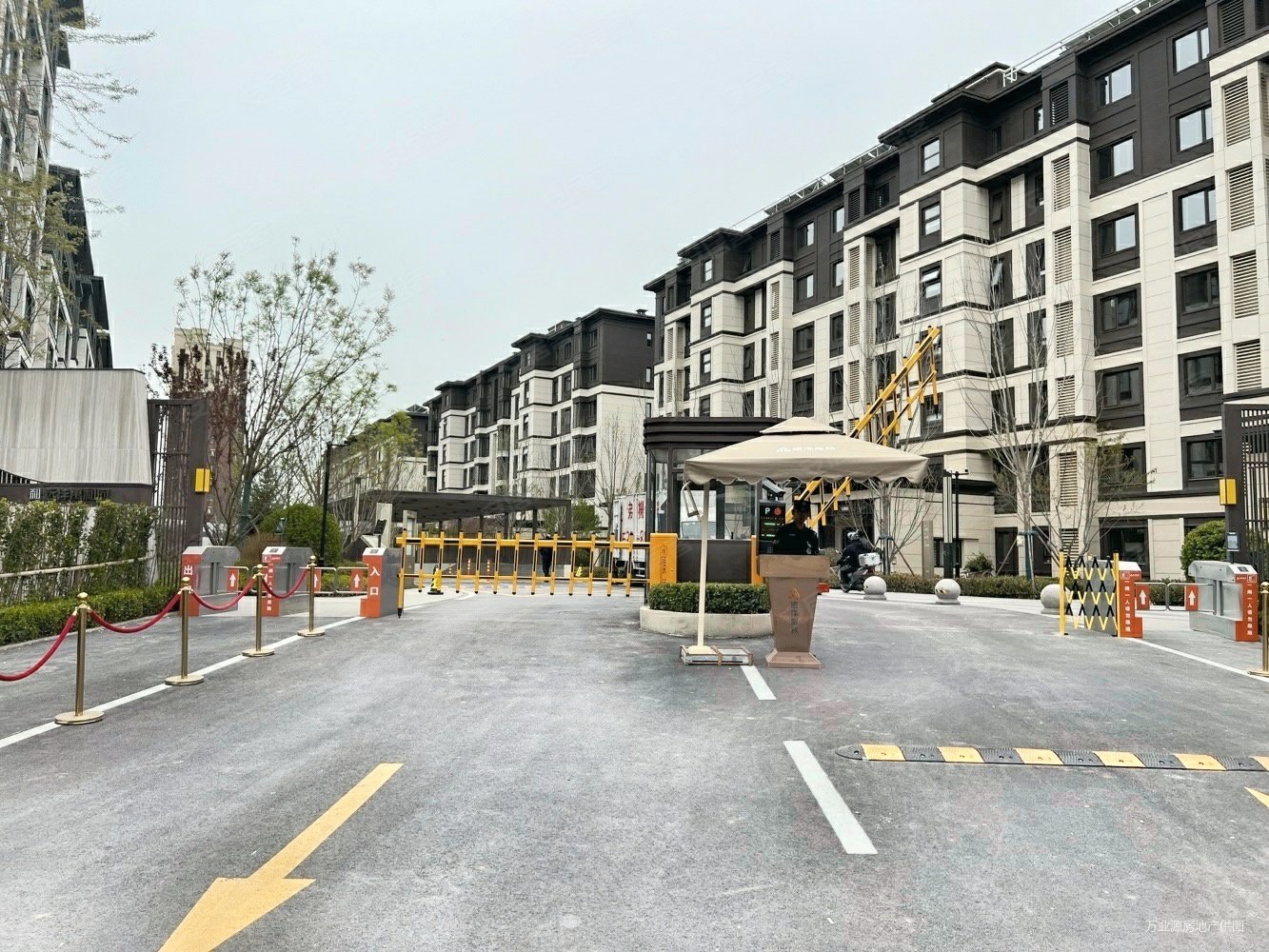 远洋万和府3室2厅2卫107㎡南北239万