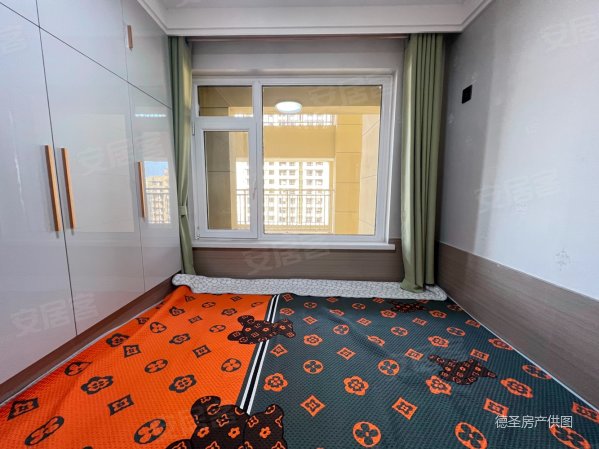 安德利鱼鸟河花园一梯两户三室两卫128平精装婚房86万