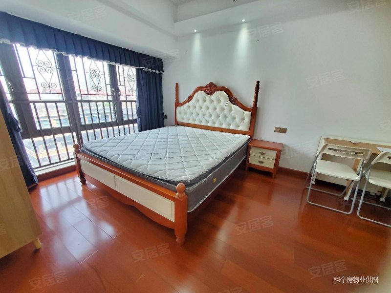 5号线 德润荣君府 1室1厅 有电梯 精装修 满五