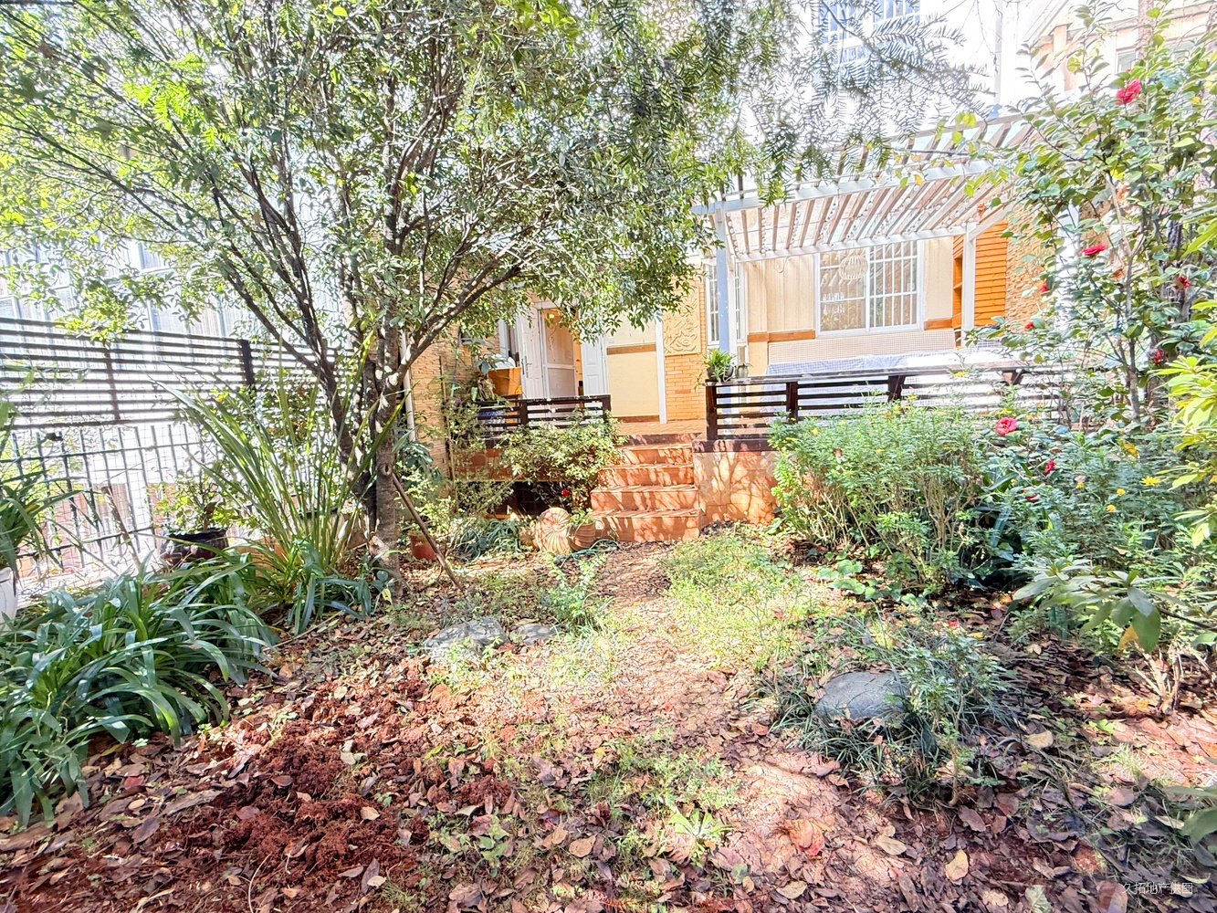 清水木华联排别墅 小区中间带前后150平花园 1到4层有车库