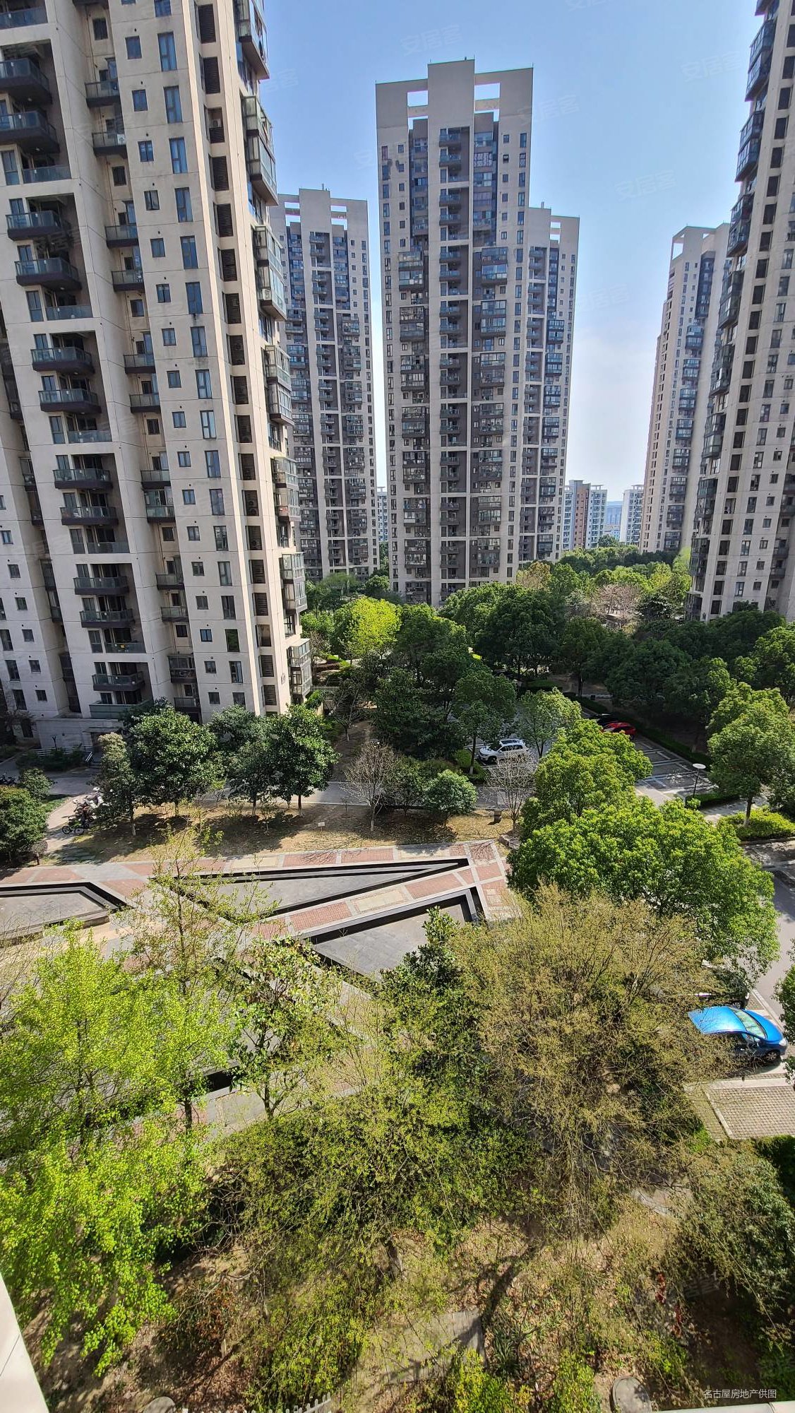 新出天都花园南区南北通透3房豪华装修有车位不靠路