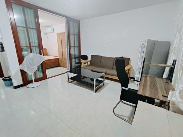 长沙岳麓银盆岭威胜大厦下楼直达地铁口 正规一室带燃气 民水民电