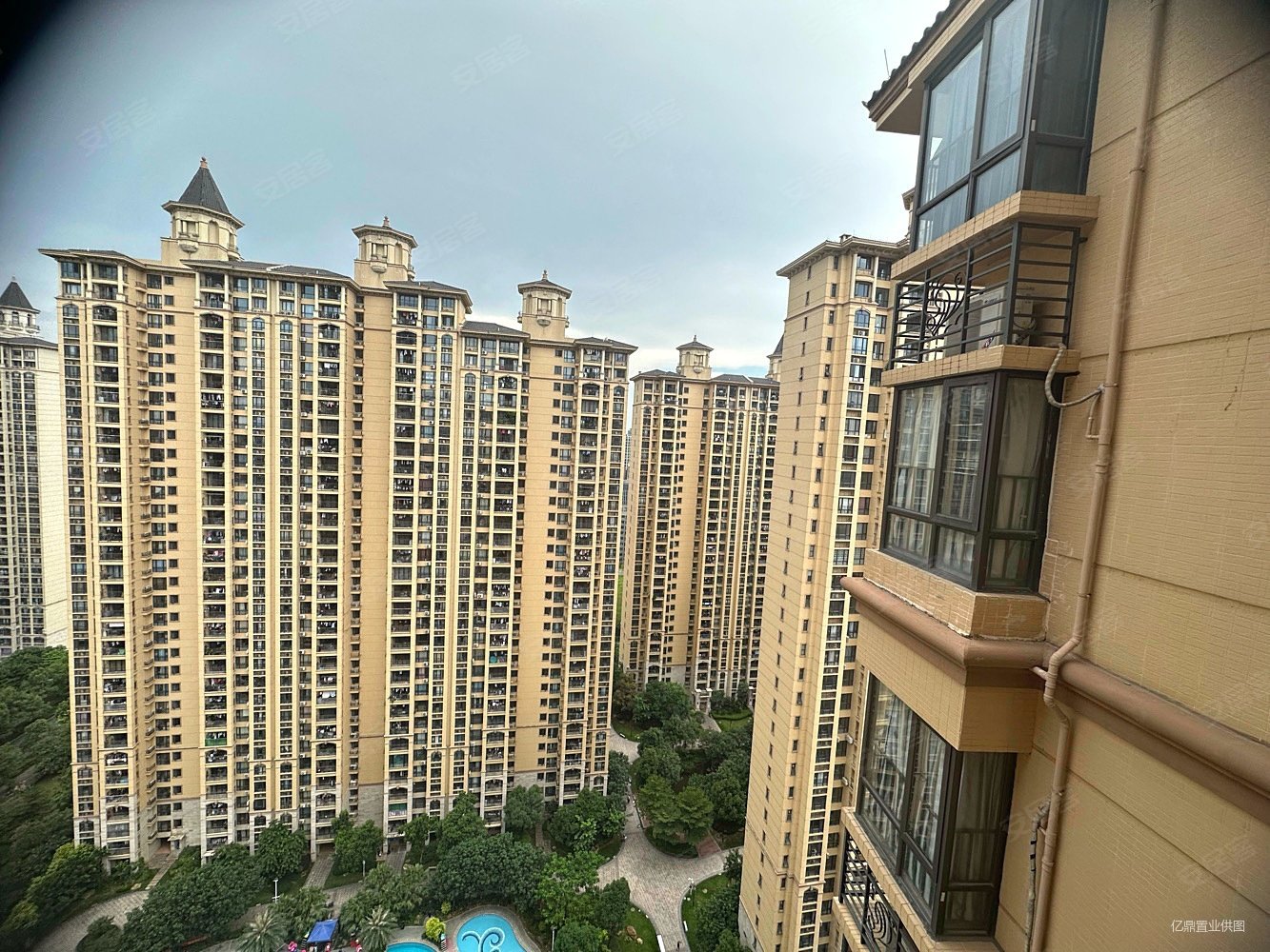 星城翠珑湾(四期)3室2厅2卫122.77㎡北380万