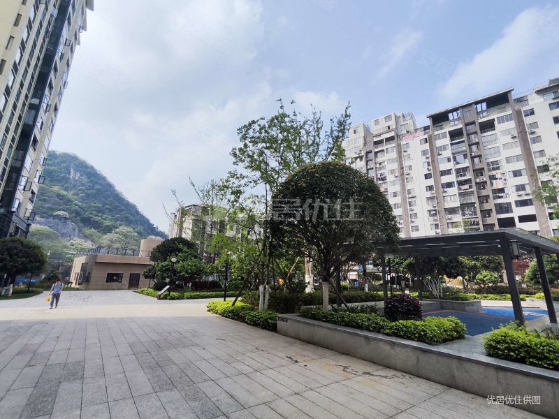 毛坯电梯房永意山语城5室朝向北诚心出售价格可议