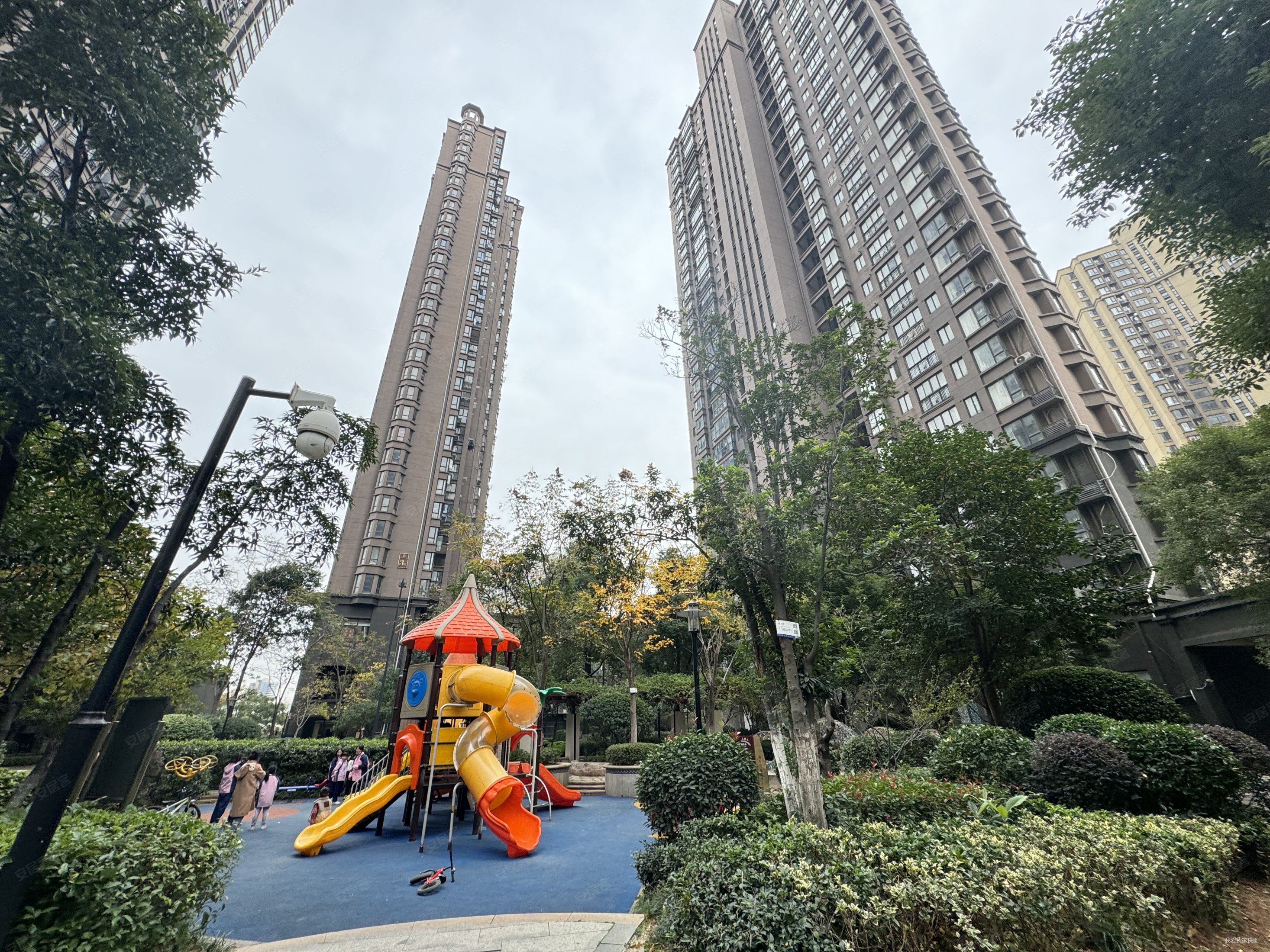 房东急售联发君悦朝阳站小旁好楼层三房