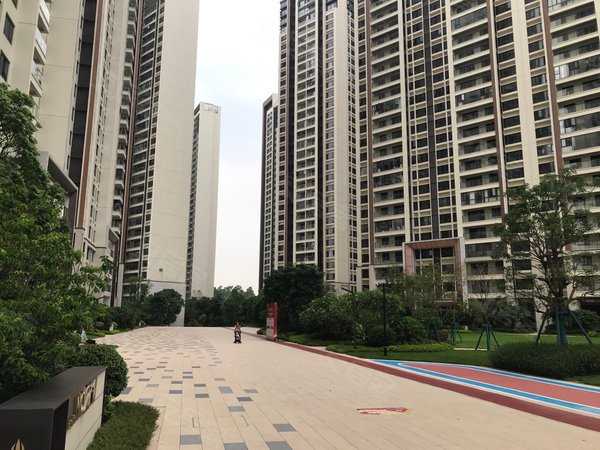 佛山南海狮山新城璟城新城璟城三房全新出租1700一个月.