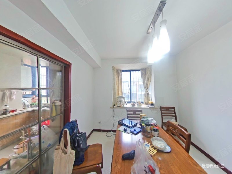 新世界花园4室2厅2卫212.2㎡南北1130万