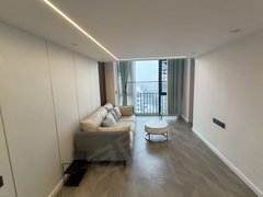 桂林秀峰嘉多国际广场租房 接看万象城 万象铂寓B座精装loft一房二厅家电齐出租房源真实图片