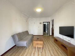 重庆南岸经开区装修是简单点 但是价格便宜啊 才1300两房端户带阳台出租房源真实图片