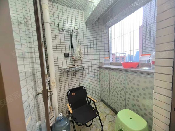 光明大街中心区,明安花园102平大三房,近学校,医院,公园