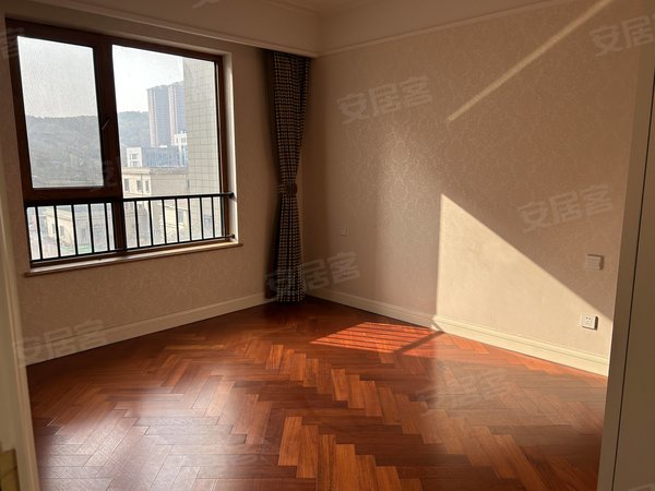 【多图】海尔海逸公馆,青岛二中租房,海尔海逸公馆 4室2厅2卫 电梯房