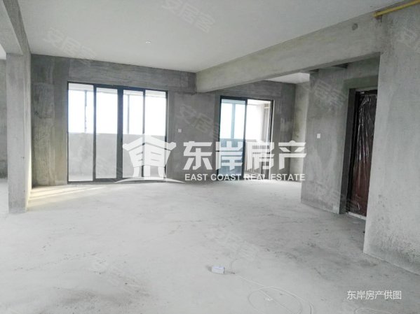 融信白宫 120平 高层端头 毛坯3房 公摊低人车