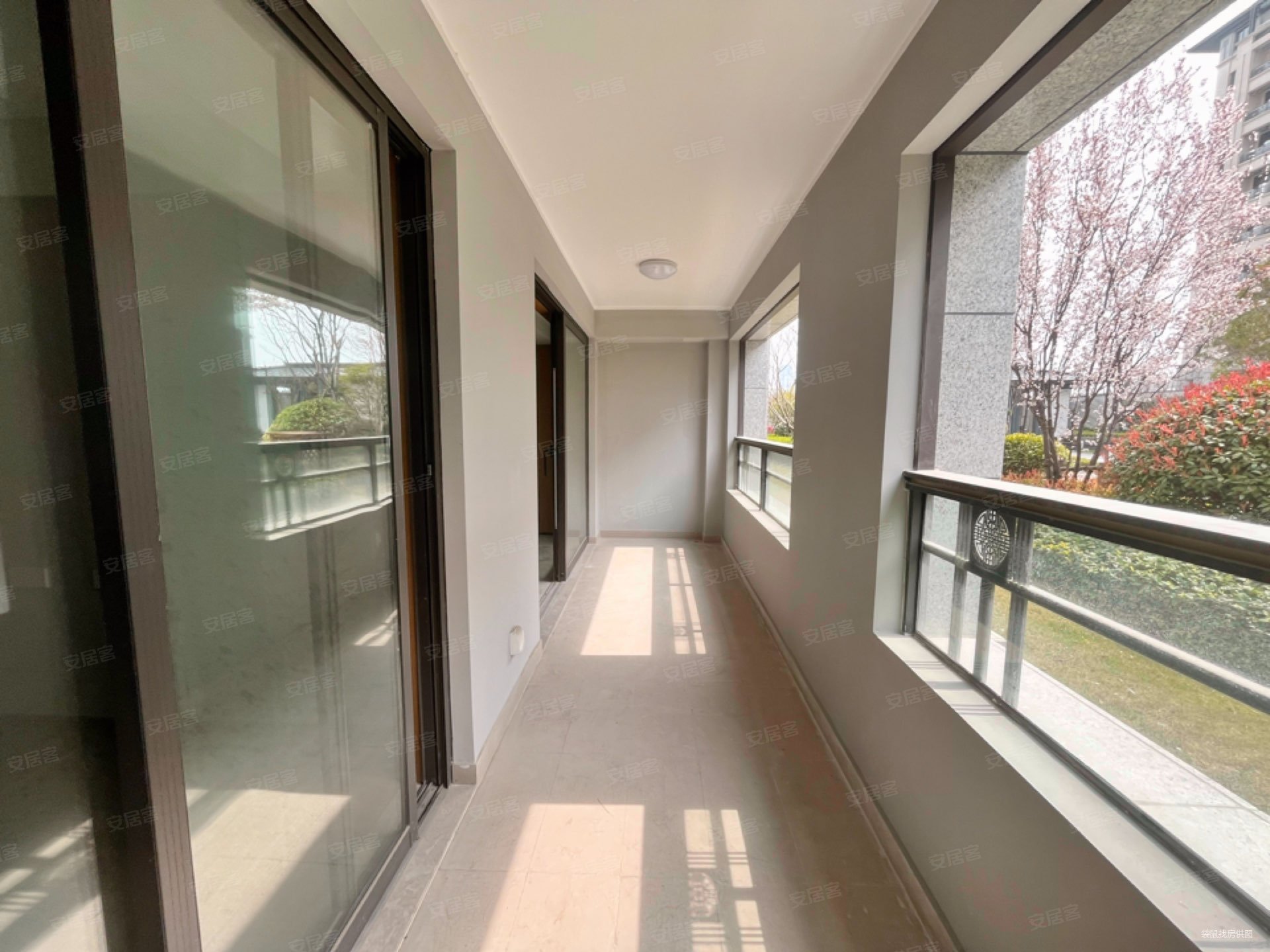 新城璞樾春秋4室2厅3卫165.13㎡南400万