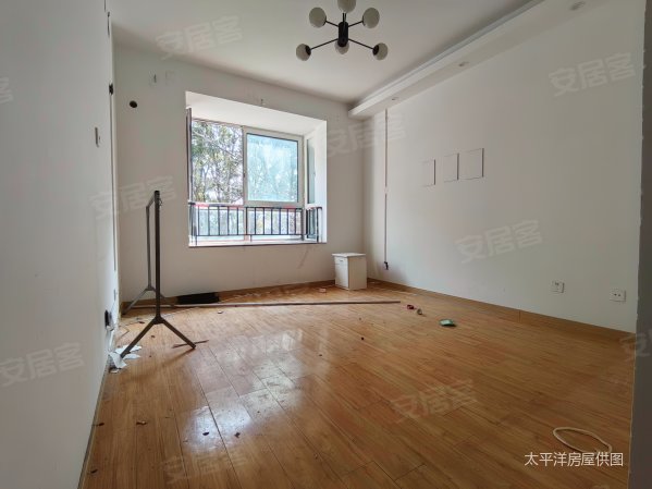 西部天花板尚缘花园洋房带车位毛胚南北双开门