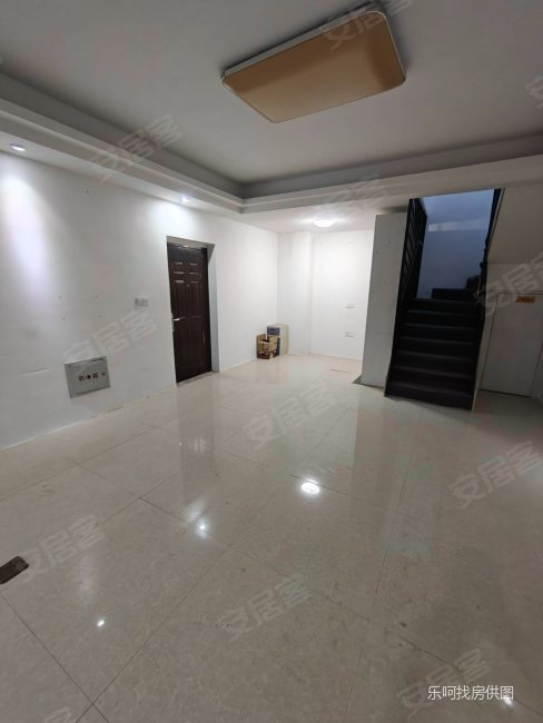 长乐永荣广场 产权47平方  层高6米  50万  简单装修