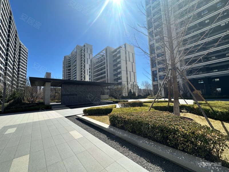 捡漏房源~小窑湾 旁~现房出售70年大产权~前排无遮挡,龙湖金湾天钜