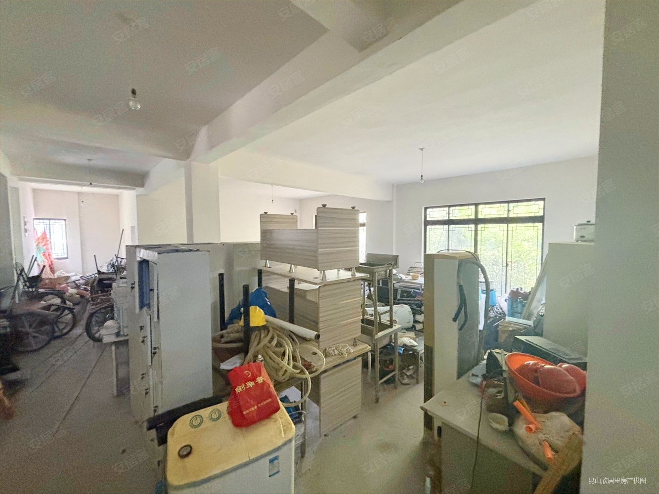 南湖秋月4室2厅4卫258㎡南320万