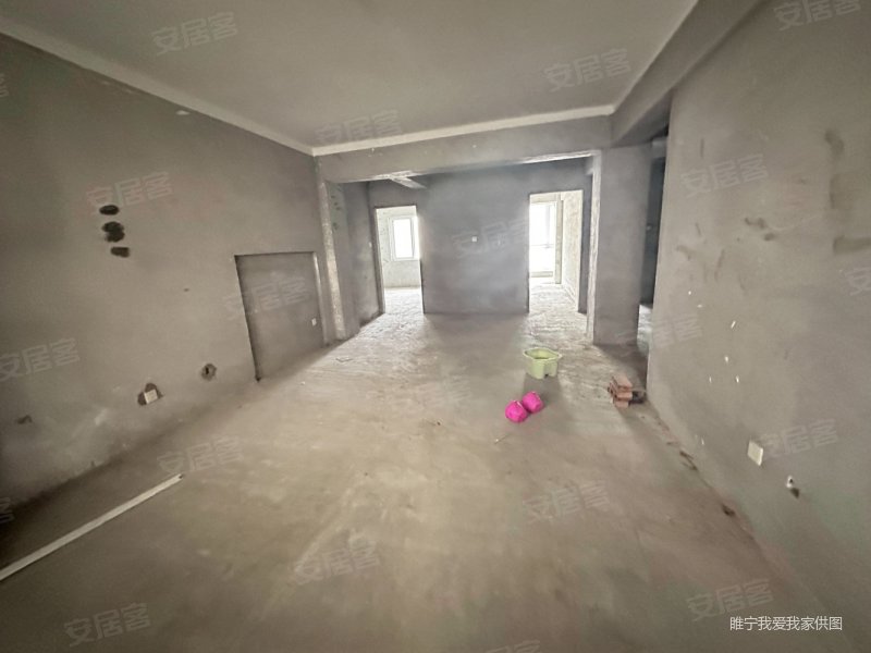 蓝爵世家三室两厅两卫采光好毛坯房随意装修有钥匙有钥匙看可贷款