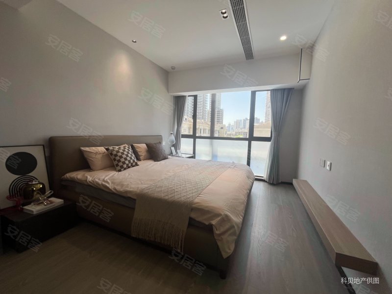 人民广场 电梯房 双卫格局 交通便捷 高楼层采光充足 精装修,怡水豪庭