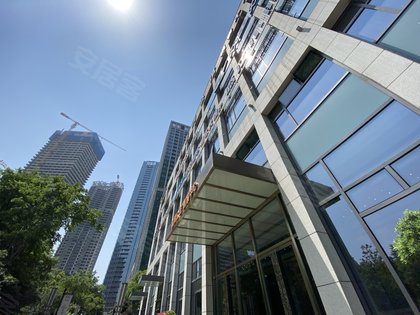 嘉润公馆,由3个地块组成,其中a1地块规划为写字楼,酒店【居民素质】没