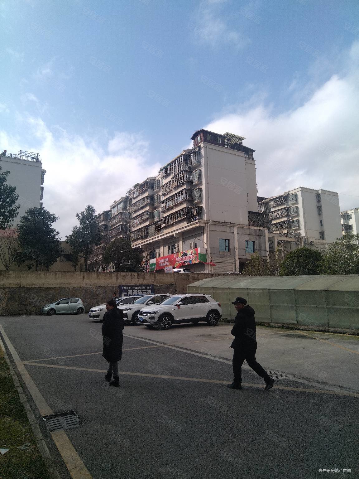 贵阳观山湖区世纪城二铺三室两厅一卫现房急售单价只要三千八每平