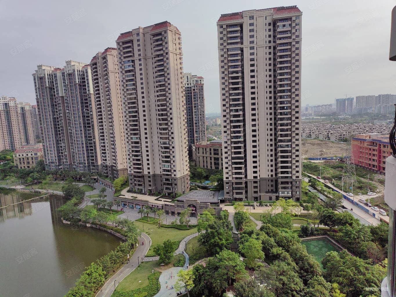 嘉和城塞纳堡大平层湖景房