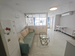 2号线浦东川沙，地铁口200米，精装一房一厅，可月付，可短租