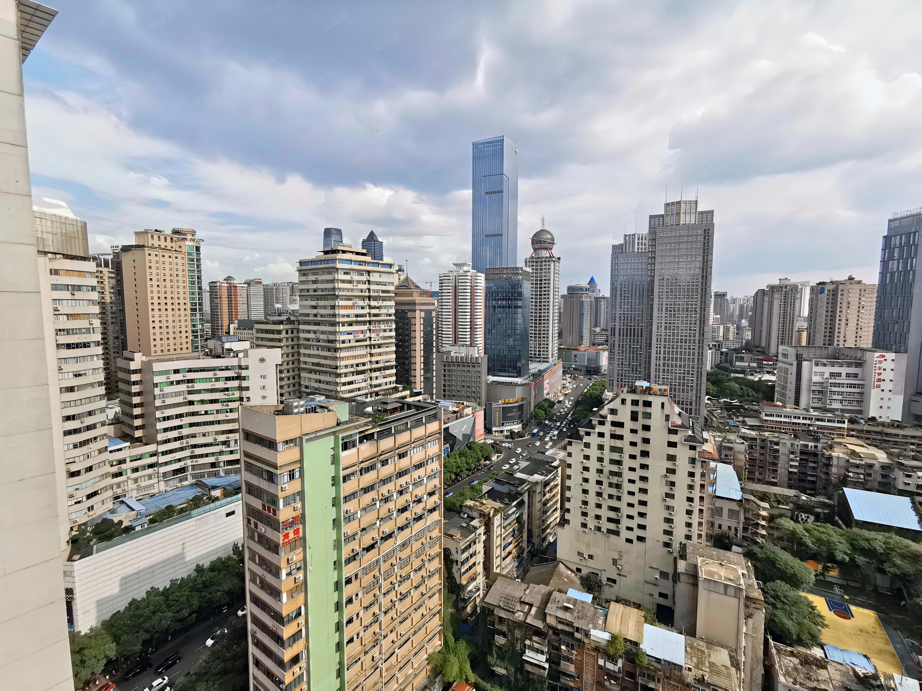 龙港大厦4室2厅2卫168㎡南北136万