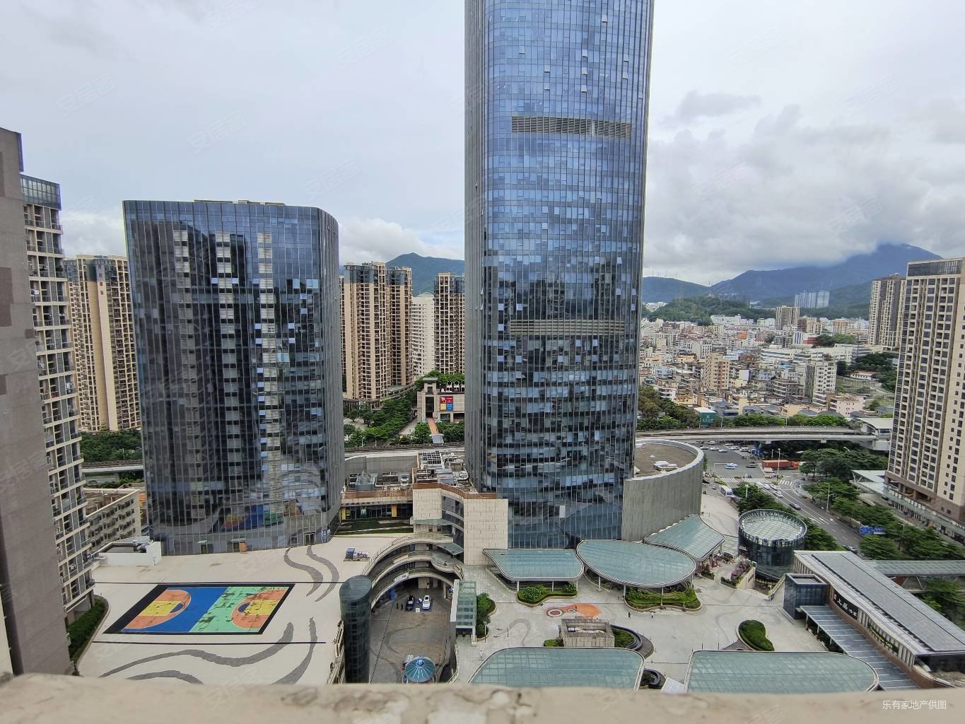 横岗地铁站沃尔玛荣德国际雨馨公寓东南向三房采光好好出租