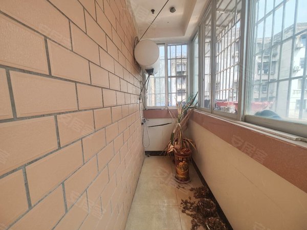河池宜州宜州城区宜州区雅庭苑小区雅庭苑小区四房,配套齐全,有四台空调,拧包入住!出租房源真实图片