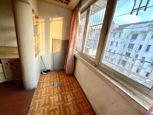 苏州常熟市区五星新村七区初次出租,房屋敞亮整洁,拎包入住!