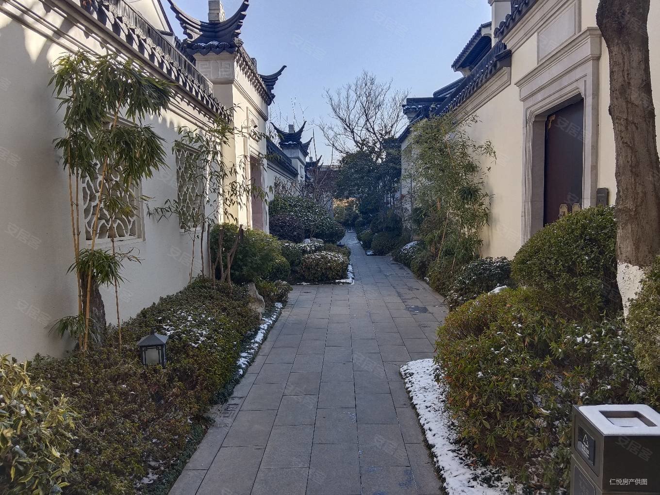 融创揽月府房本满二年带三个车位徽派建筑风格合院别墅