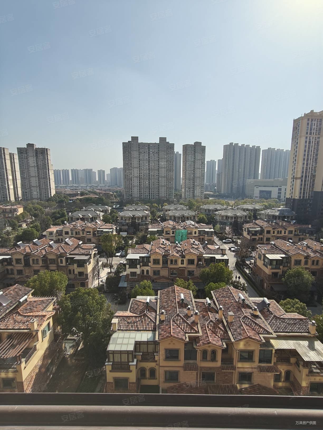 鑫苑世家多层四房装修保养新中央空调视野开阔有钥匙