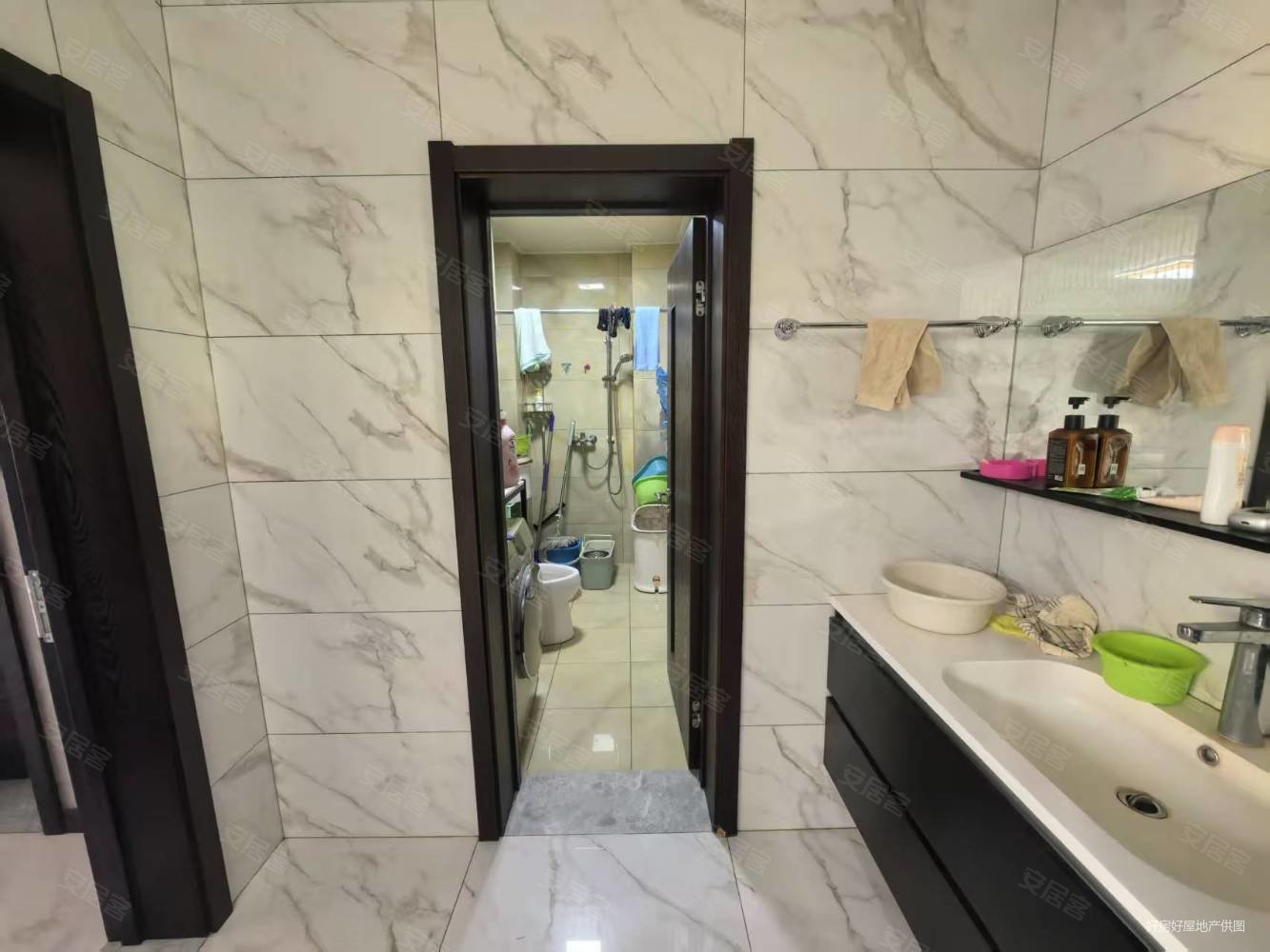 九州府邸3室2厅2卫171㎡南北180万