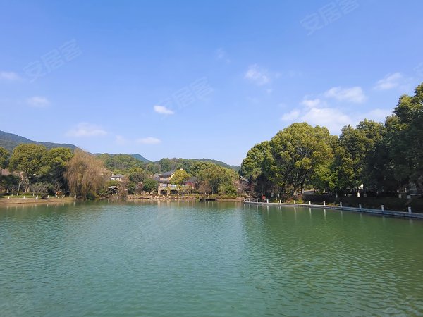 杭州富阳银湖九龙山庄(别墅)九龙山庄(别墅) 4室2厅3卫 410平 精装修