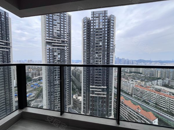 广州白云新市保利阅云台保利阅云台 简约式 全新家私 精装三房 中高层