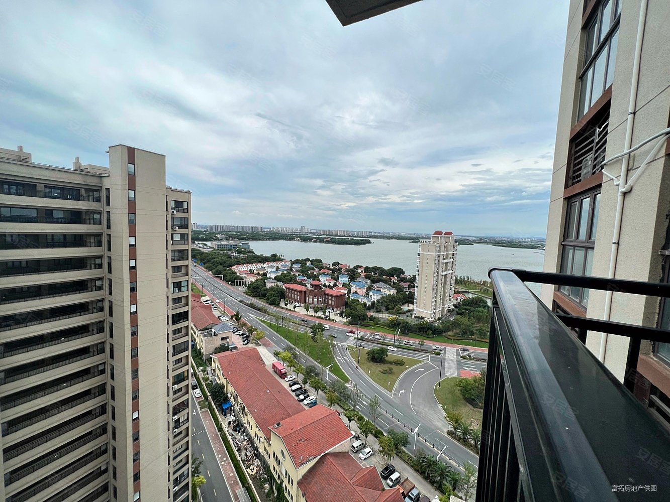 汾湖近地铁站,精装修一梯一户双湖景房,看房方便拎包入住,碧桂园观澜