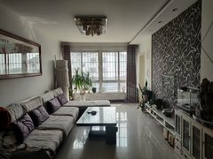 莱芜钢城钢城城区出租九龙家园三楼，三室两厅一卫，家具家电齐全月租900元。出租房源真实图片